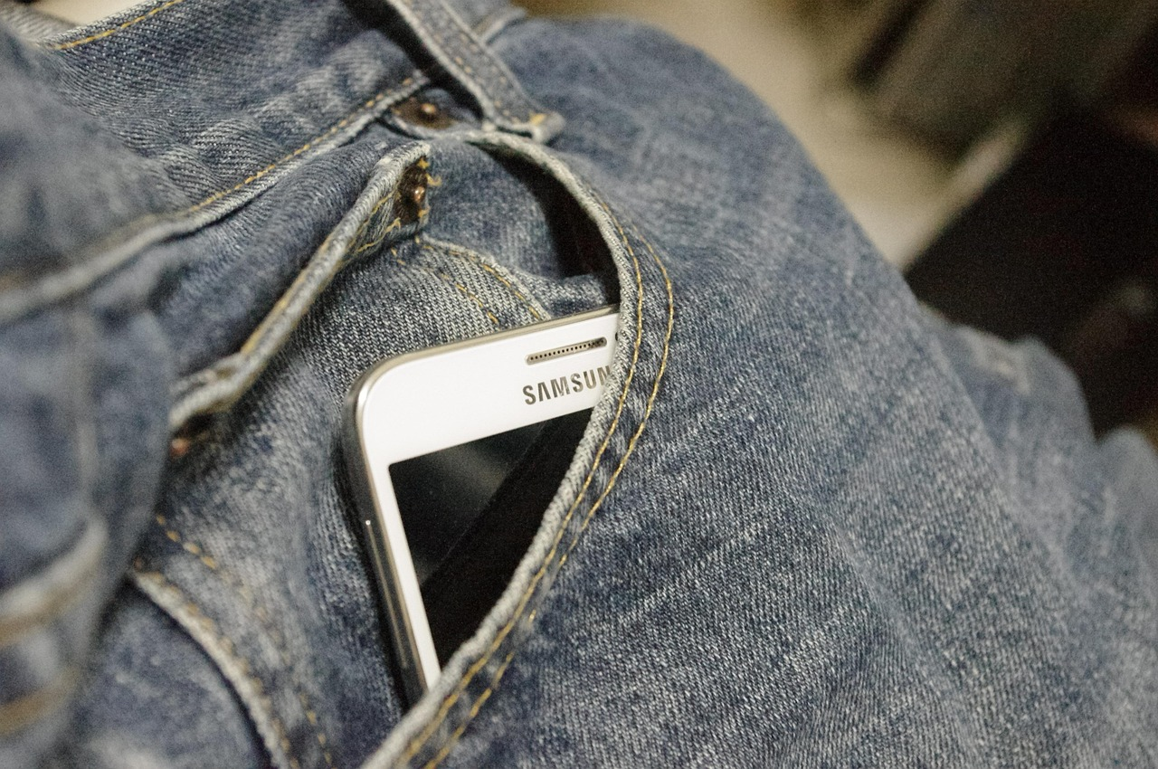 Samsung unveils foldable cell phone with built-in artificial intelligence